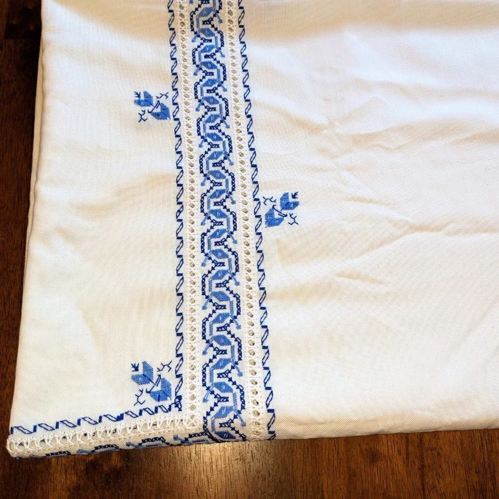 Gorgeous Embroidered Linen Tablecloth 42